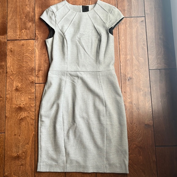 H&M Houndstooth Sheath Dress Lined with Cap Sleeves - Picture 2 of 7